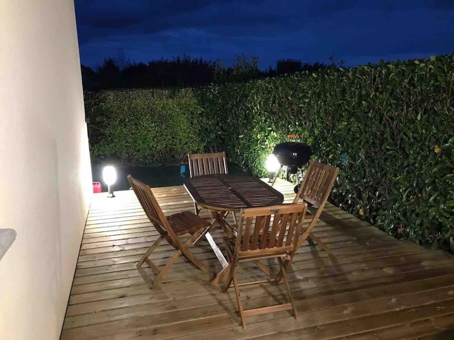 Maisonnette Avec Terrasse Argences Exterior foto